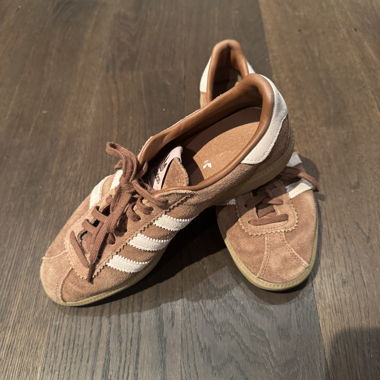 Adidas Wildleder Sneaker