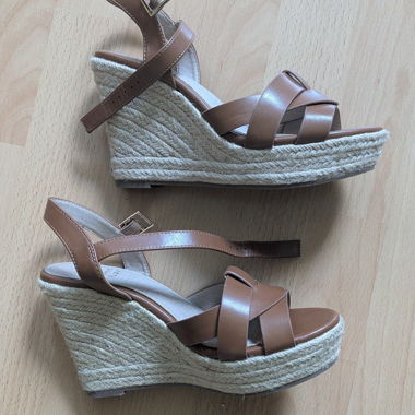 Braune Wedge-Espadrilles-Sandalen