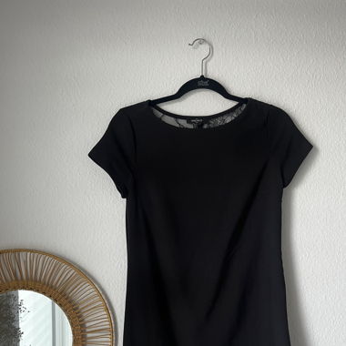 Robe noire dos dentelle 