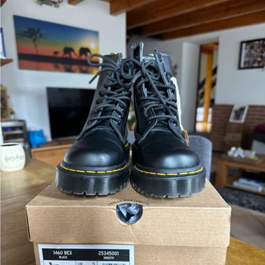 Verkaufen Dr. Martens NEU!!