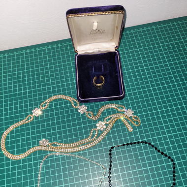 Various vintage jewelry