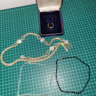 Various vintage jewelry