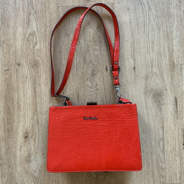 Rote Handtasche aus Lackleder Pierre Cardin