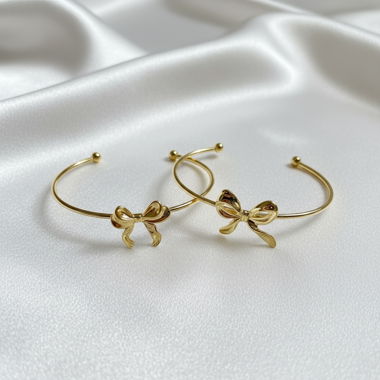 Set de deux bracelets dorés avec un nœud