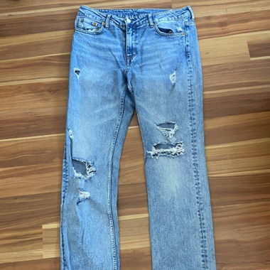 Jean en denim déchiré