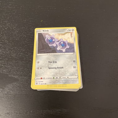 24 carte Pokémon (anche alcune olografiche)