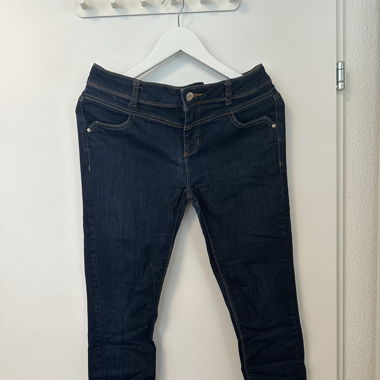 dunkelblaue Jeans