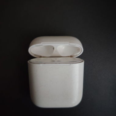 Wireless Earbuds with Apple 1g Case