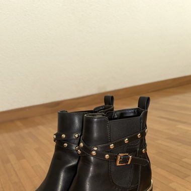 Boots Anna Field