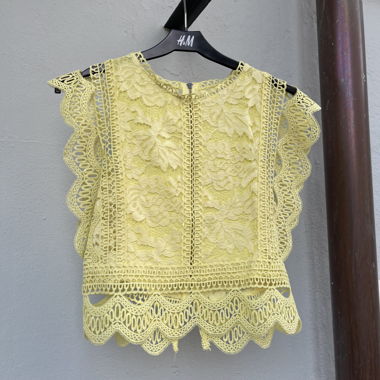 Top d'été en dentelle jaune