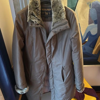 Cappotto invernale Woolrich con collo in pelliccia