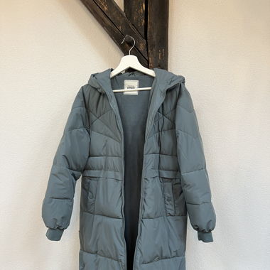Blaue Winterjacke