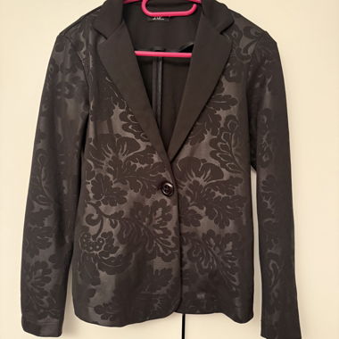 Eleganter schwarzer Blazer mit floralen Muster
