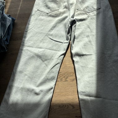 Light-coloured wide-leg jeans