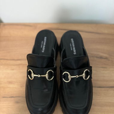 Mules tendance noires à boucle dorée / Taille 40