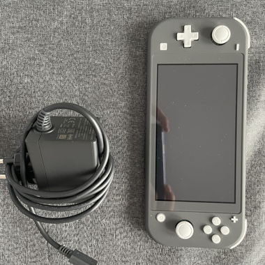 Nintendo Switch Lite inkl. 2 Pokémon Spiele