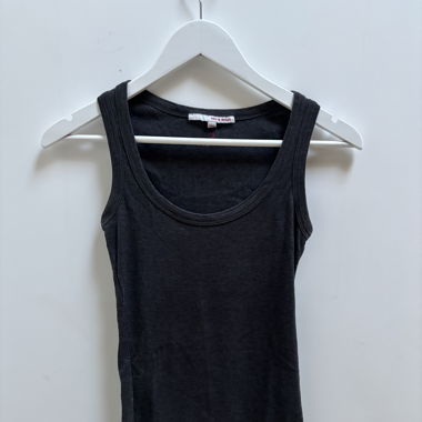 Top gris foncé 