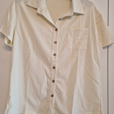 Blusa leggera a maniche corte color crema