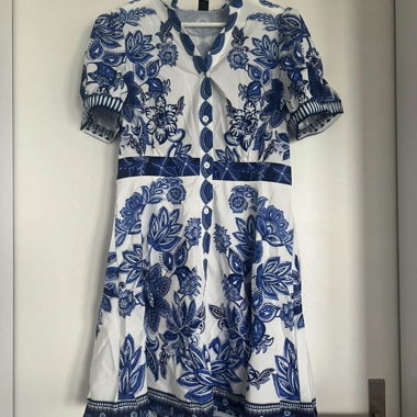 Robe d’été blanc et bleu