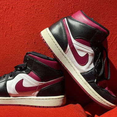 Jordan Sneakers EUR 41 Schwarz/Bordeaux