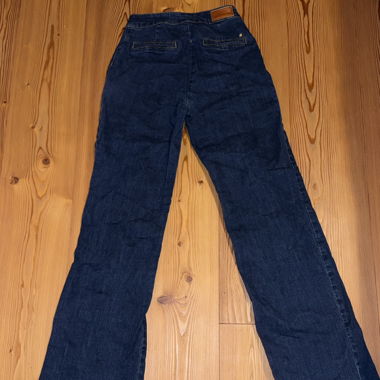 Weite Hose mit Knopfleisten von Le petite étoile