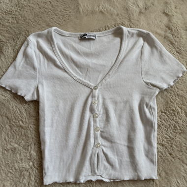 Ribbed top with buttons