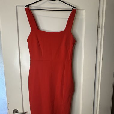 Schönes rotes Kleid 