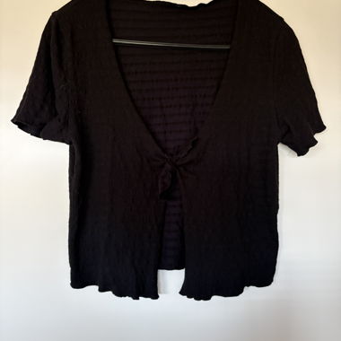 Black short-sleeve cardigan