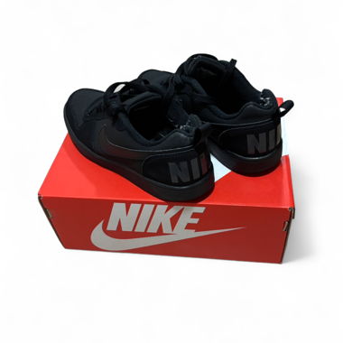 Schwarze Nike Sneaker