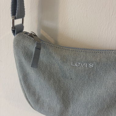 Borsa a tracolla Levi’s azzurro chiaro