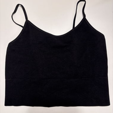 Top nero con spalline sottili