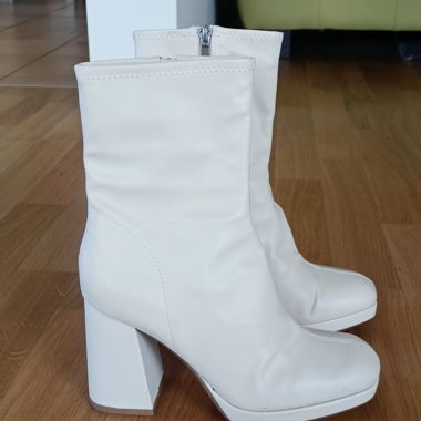 Bottines blanches à talon