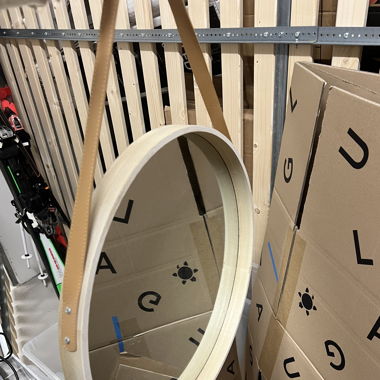 Round mirror