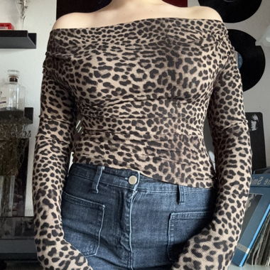 Top Leopard con spalle scoperte