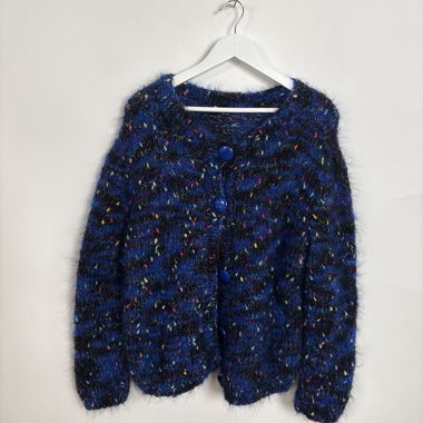 Cardigan in maglia blu soffice fatto a mano