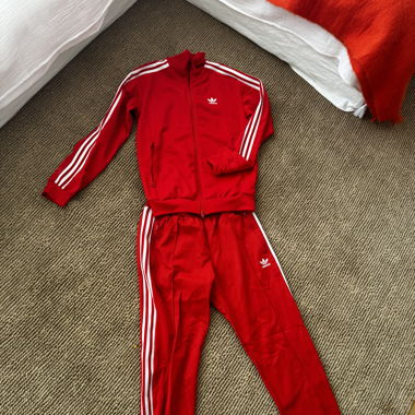Ensemble Adidas rouge 