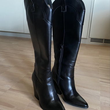 Black Cowboy Boots
