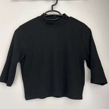 Top corto a coste nero