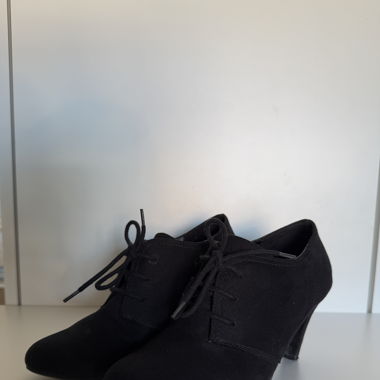 Black suede heels / Size 38