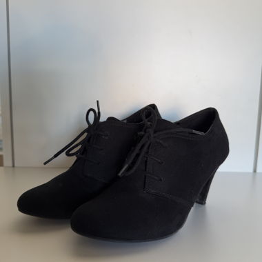 Black suede heels / Size 38