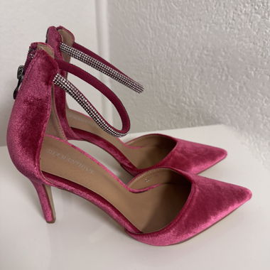 Pinke Samt High Heels mit Strassriemen
