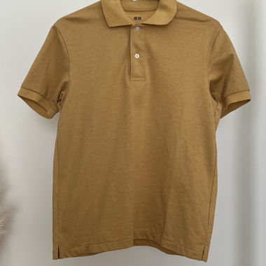 Polo UNIQLO base color cammello