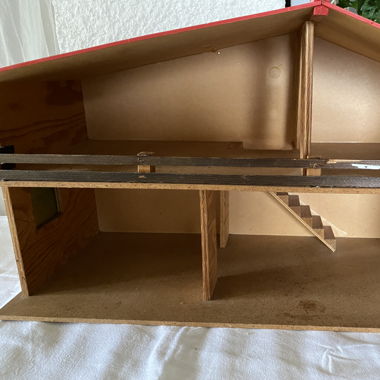 Maison de poupées en bois