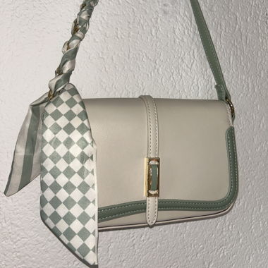 Handtasche mit Schal-Detail