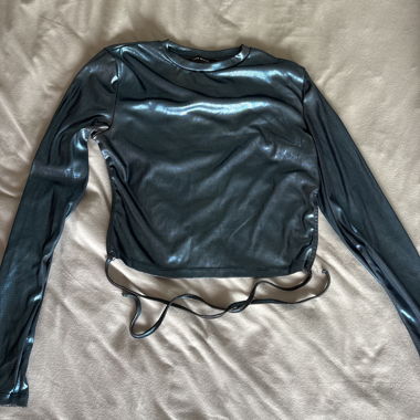Top a maniche lunghe metallizzato