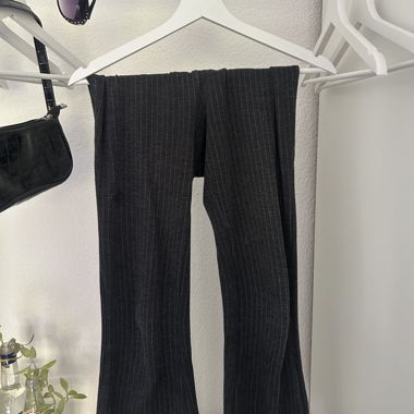 Grau gestreifte Stoffhose