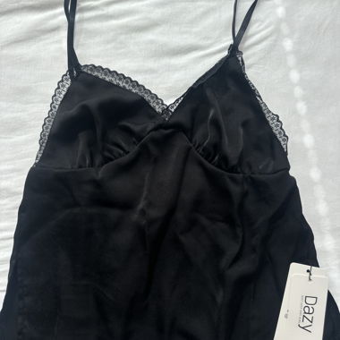 Haut en dentelle noire