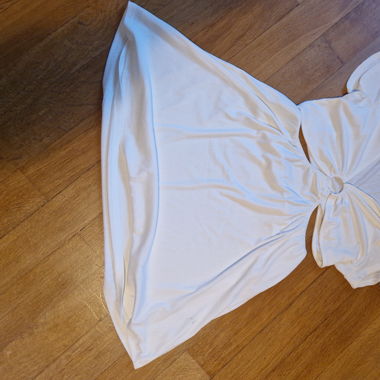 Kleid mit Cut Out 