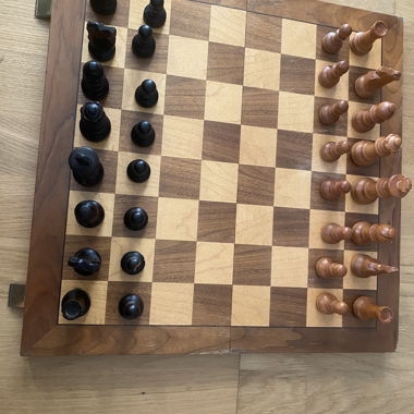 Jeu d'échecs en bois avec plateau pliant