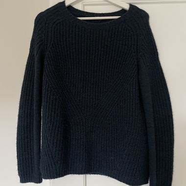 Pull bleu foncé de Maje